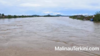 Banjir di Kabupaten Malinau disebabkan luapan air sungai. Di perkotaan akibat kenaikan air Sungai Sesayap Malinau